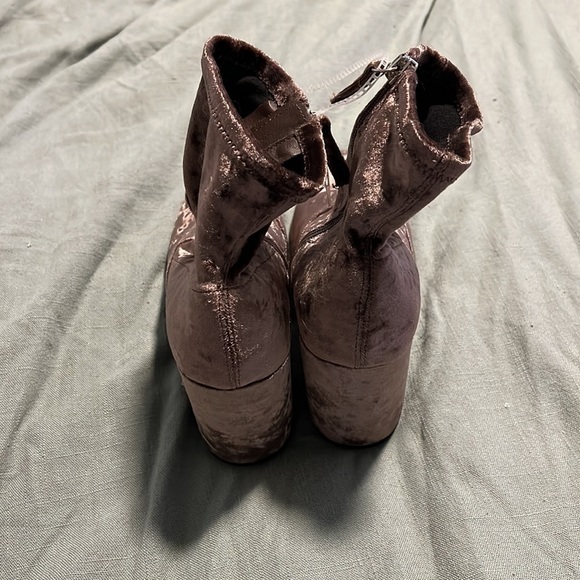 Stv Mdn Velvet Booties - Picture 2 of 3
